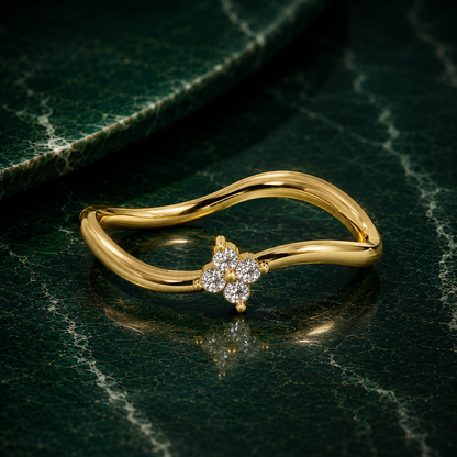 Minimalist Wavy Round Diamond Floral Ring