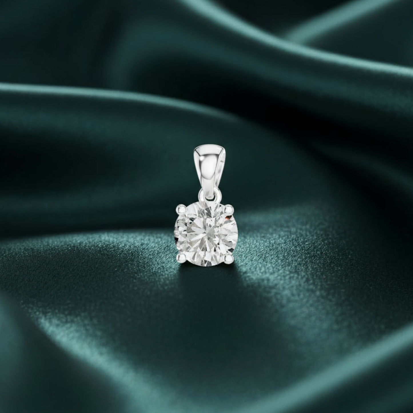 Solara Round Brilliant Diamond Pendant