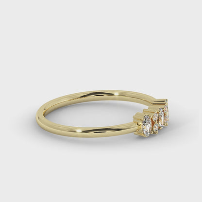 Graduated Oval Diamond Contour Band